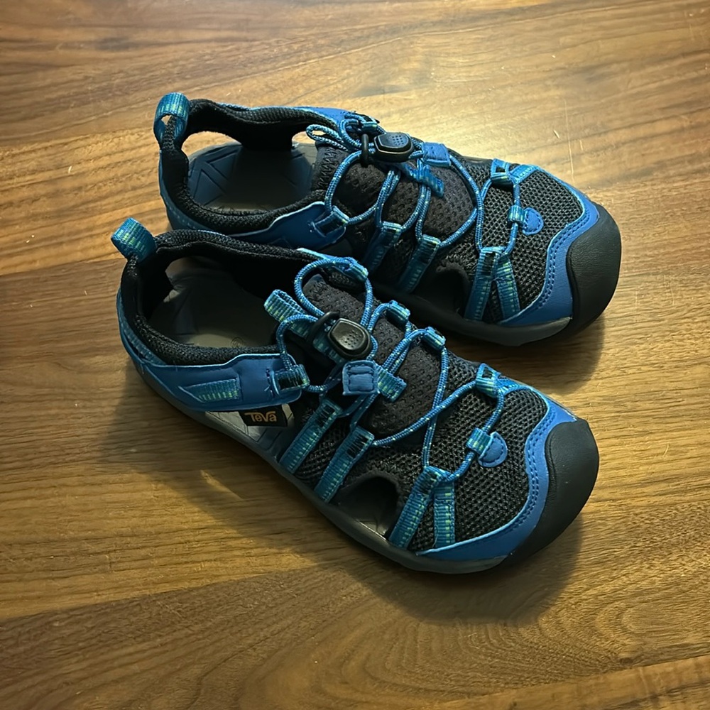 Kids Teva blue multi Manatee sports sandals new and unworn size 13